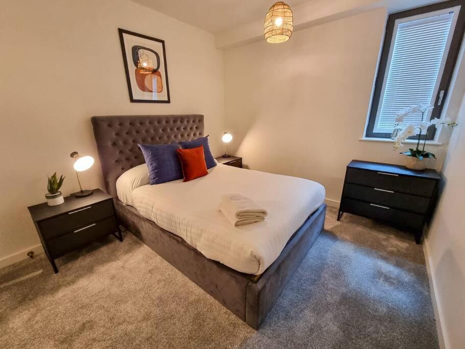 Luxury City Centre Townhouse With Parking Manchester Exterior photo