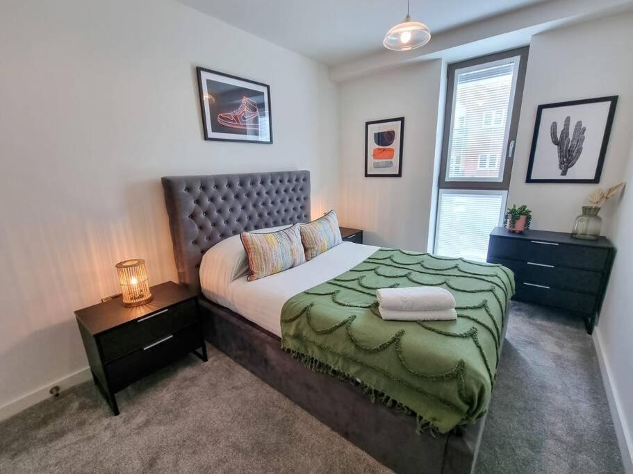 Luxury City Centre Townhouse With Parking Manchester Exterior photo