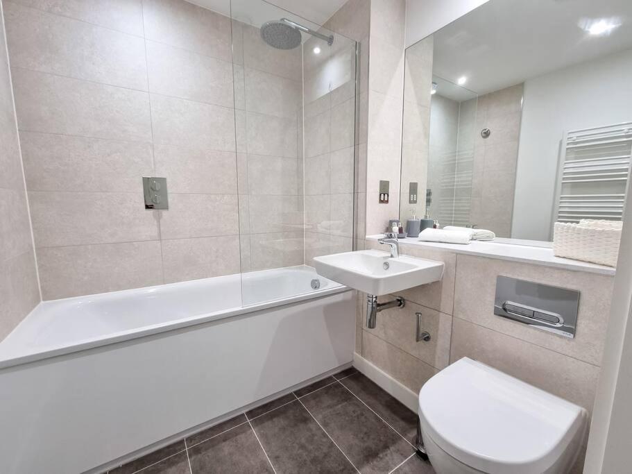 Luxury City Centre Townhouse With Parking Manchester Exterior photo