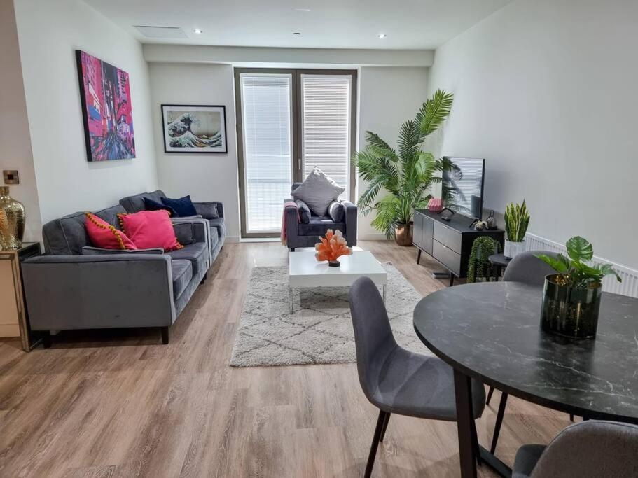 Luxury City Centre Townhouse With Parking Manchester Exterior photo